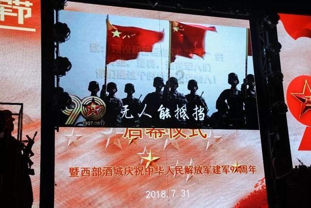 47岁赵薇罕见现身哈尔滨游玩，素颜示人状态不佳！犹如广场大妈！